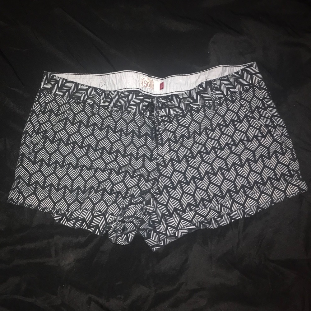 🌸2 for $10🌸 Chevron shorts